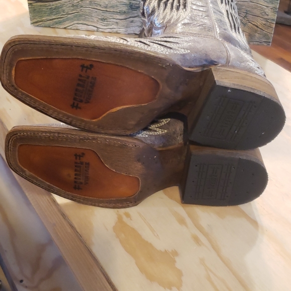 Black wing and cross square toe boots - Picture 7 of 7